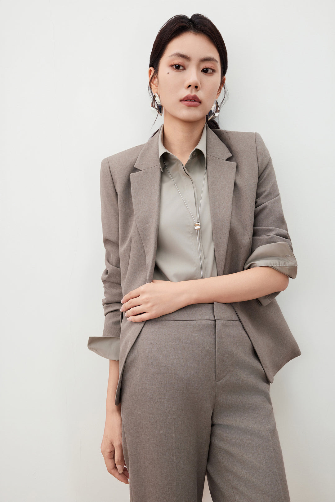 Water Repellent 標準領套裝西裝外套(配胸針)