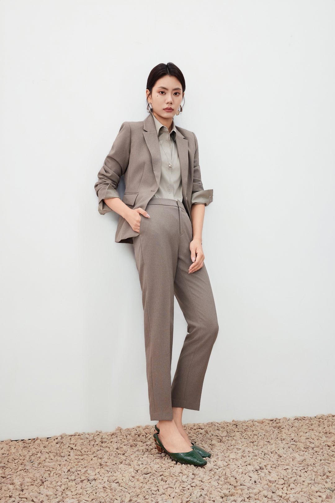 Water Repellent 標準領套裝西裝外套(配胸針)