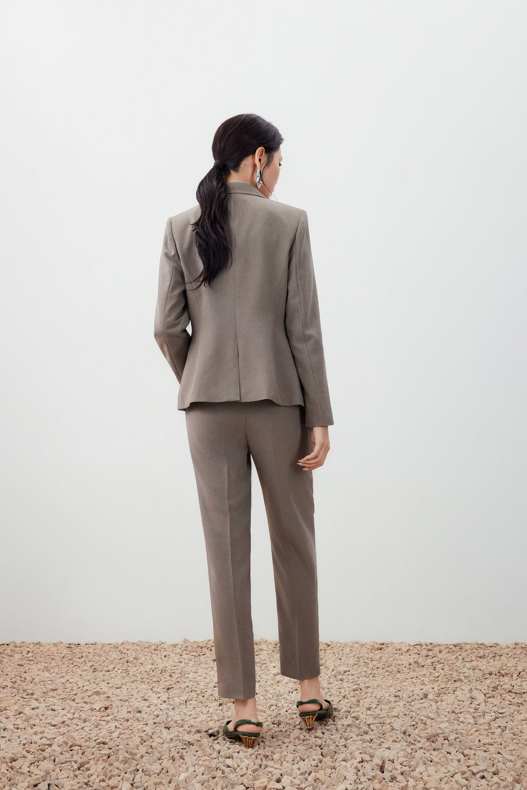 Water Repellent 標準領套裝西裝外套(配胸針)