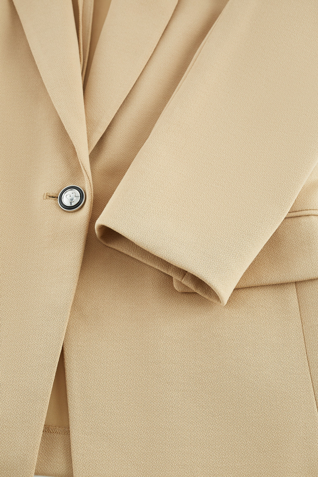 標準領長袖獨立西裝外套(配胸針)