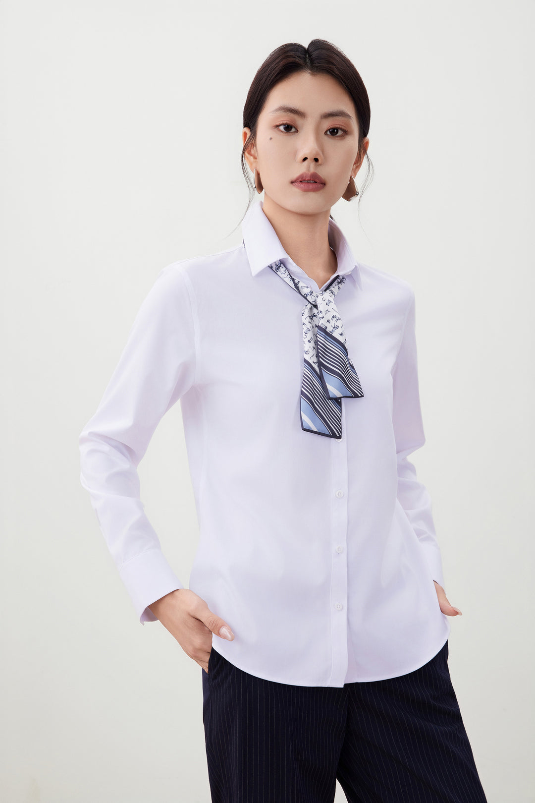 Textured 翻領長袖商務恤衫(配頸巾)