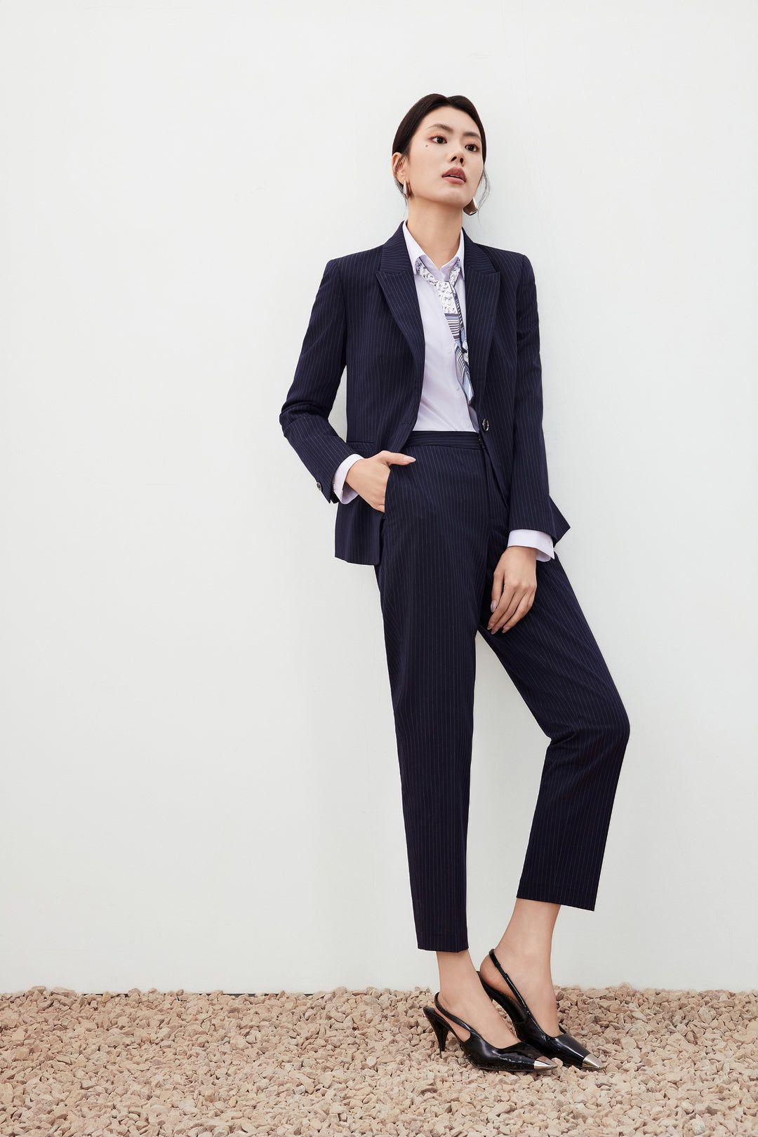 Textured 翻領長袖商務恤衫(配頸巾)