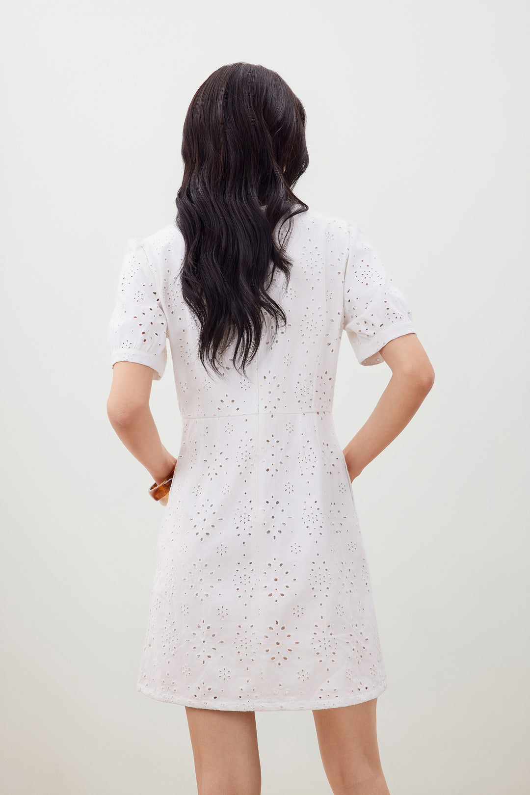 U形領中袖連身裙