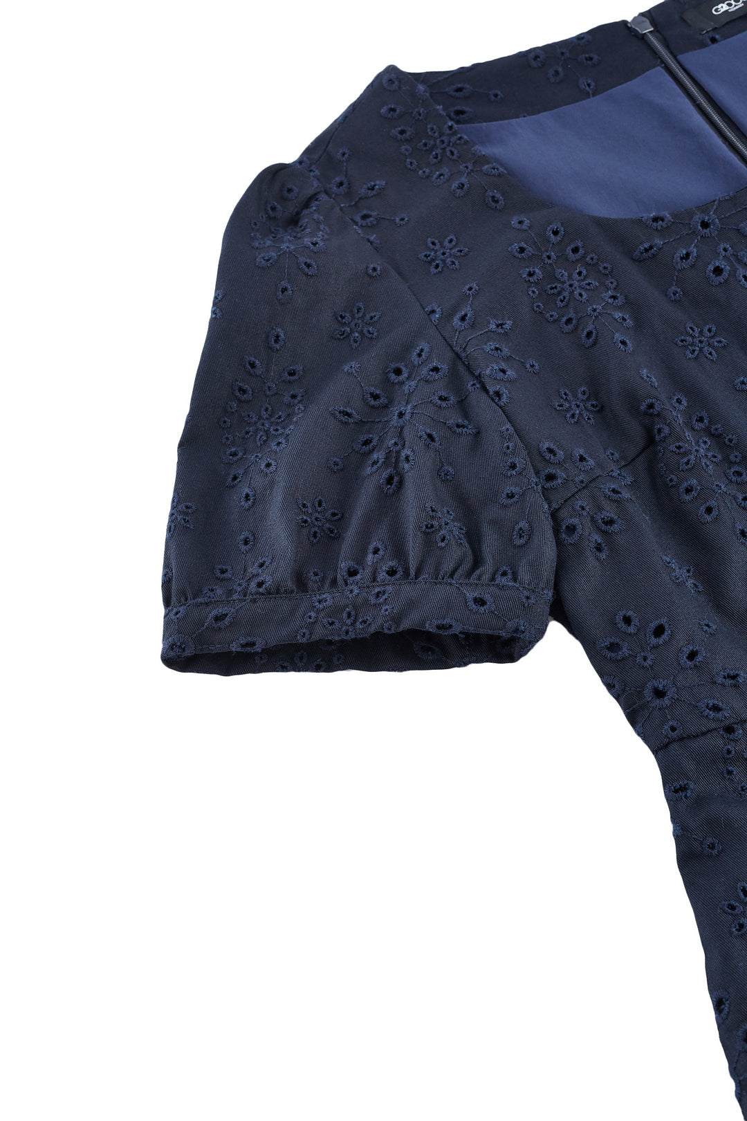 U形領中袖連身裙