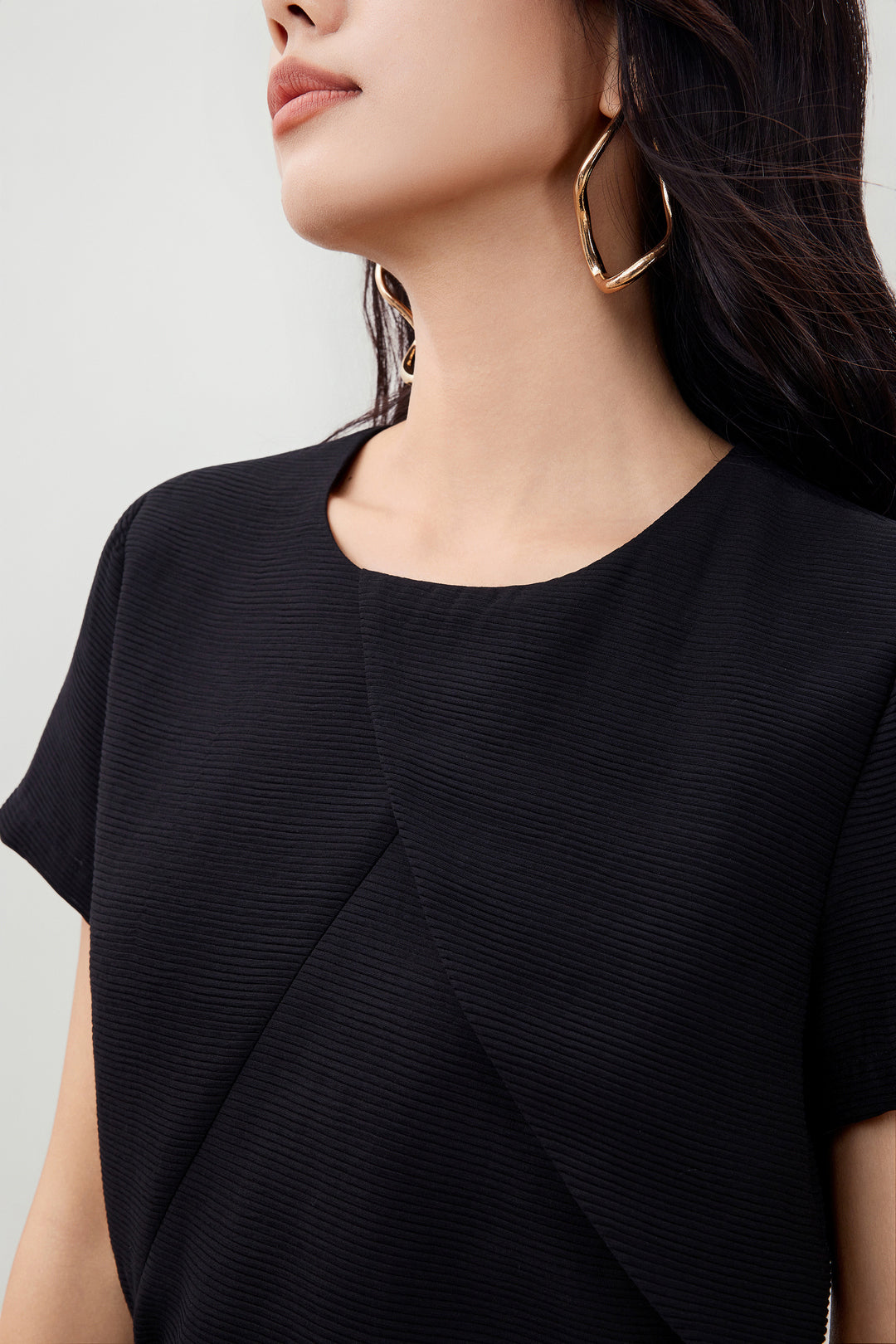 圓領短袖連身裙(配腰帶)