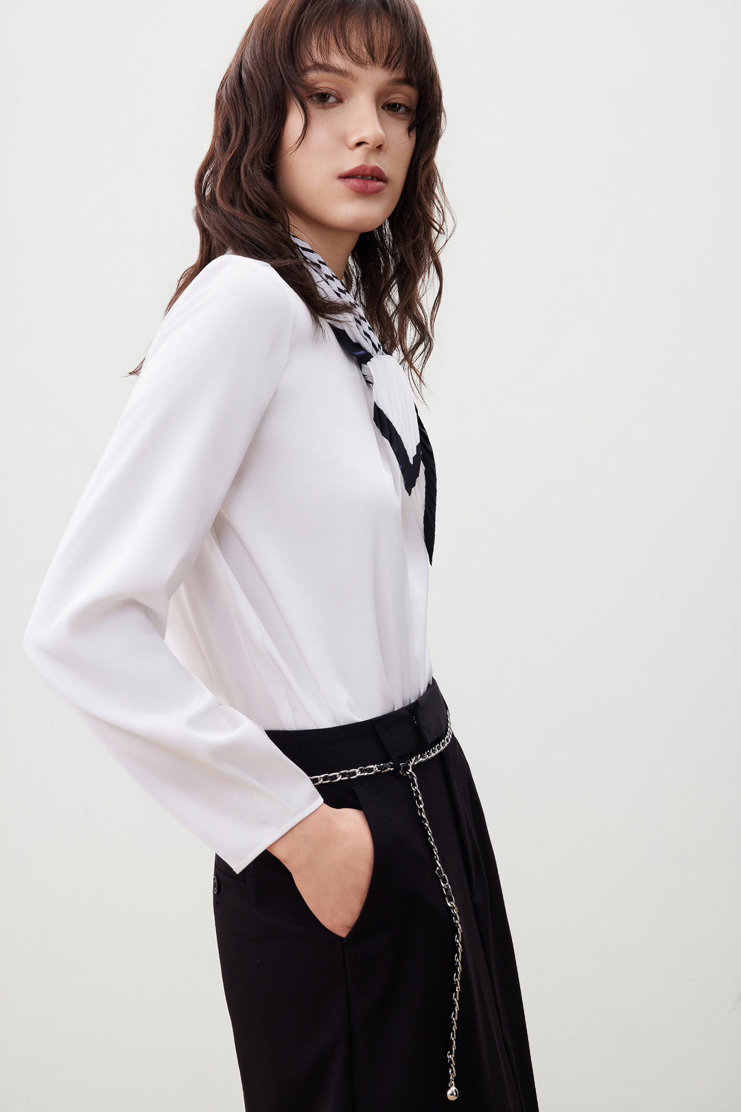 G2000 WOMAN-round-neck-long-sleeve-long-sleeve-blouse-with-scarf-56241001-White