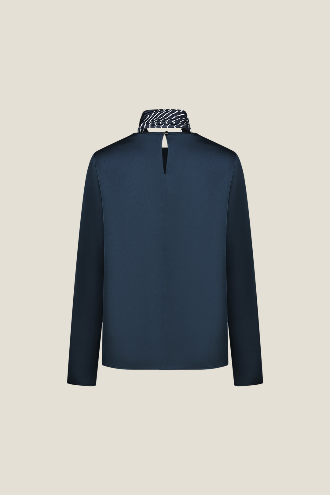 圓領長袖襯衫(配頸巾)