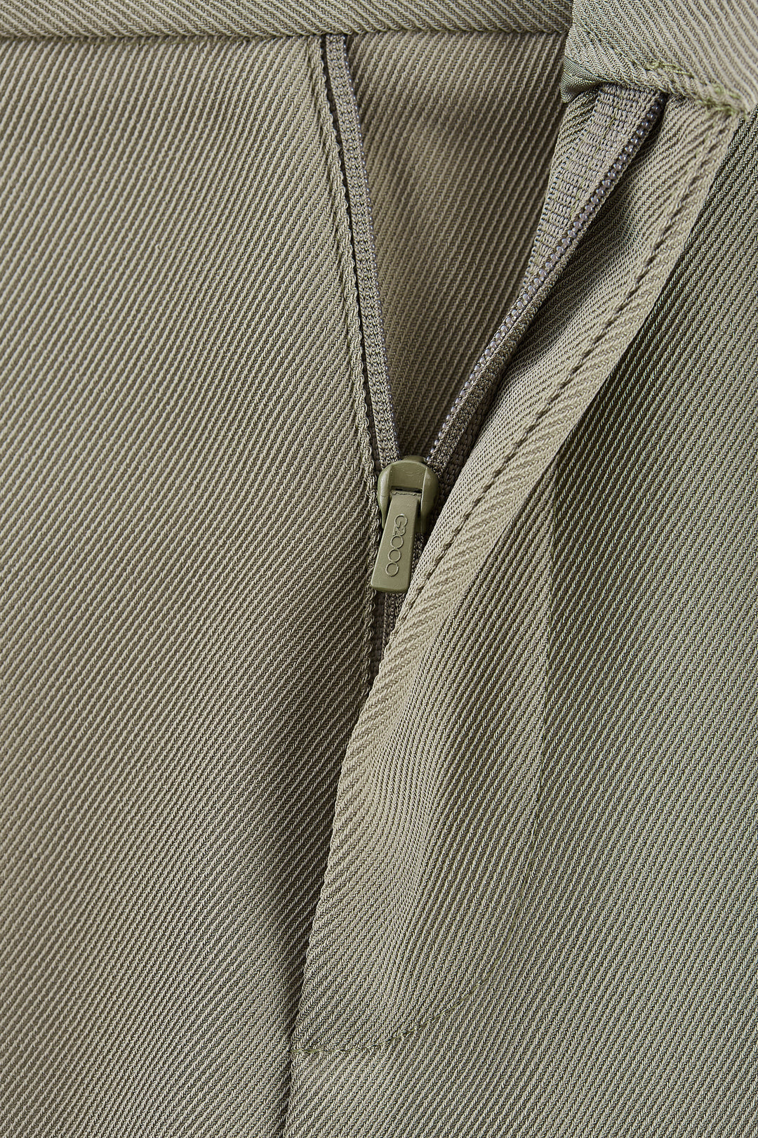 煙管褲型西裝褲