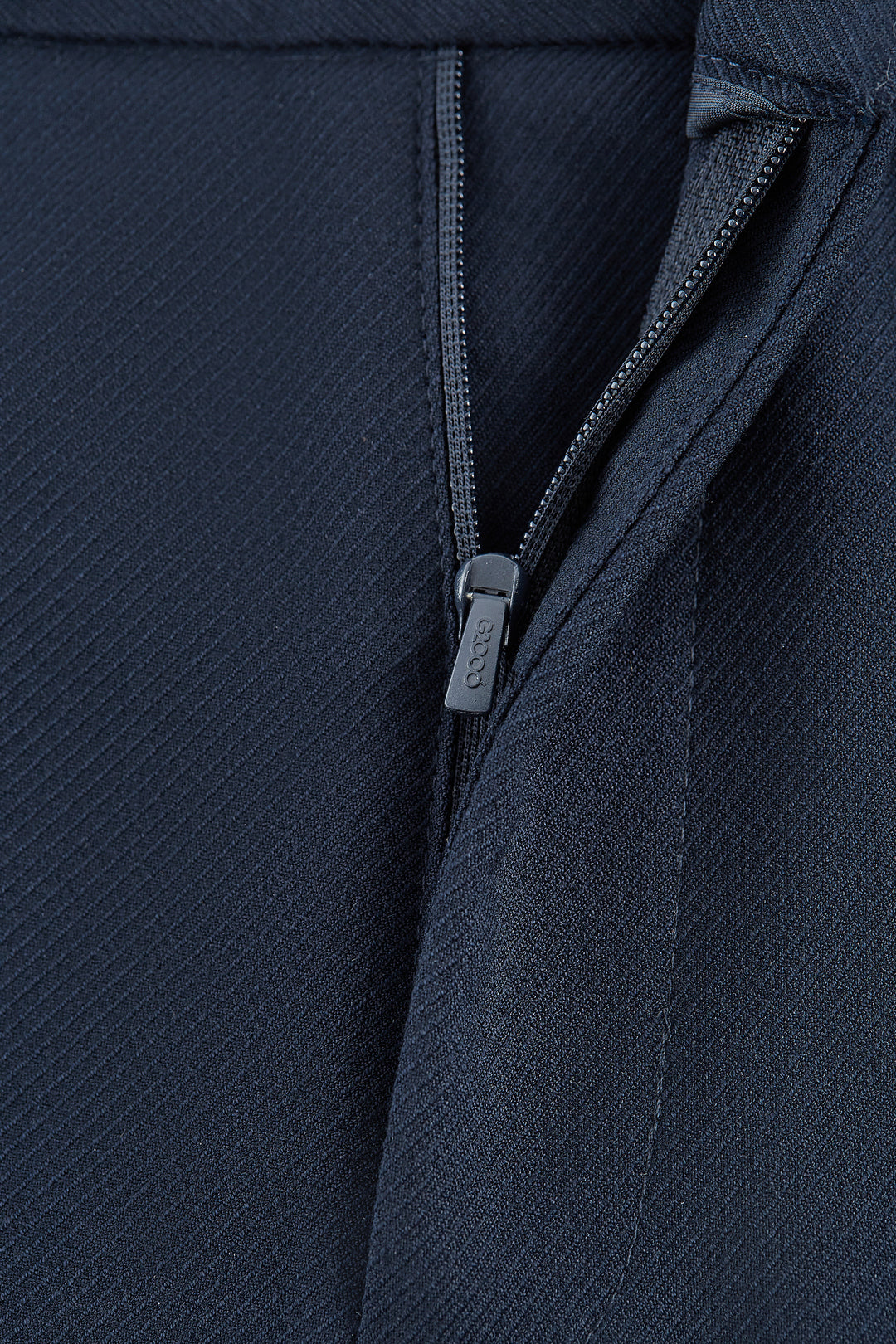 煙管褲型西裝褲