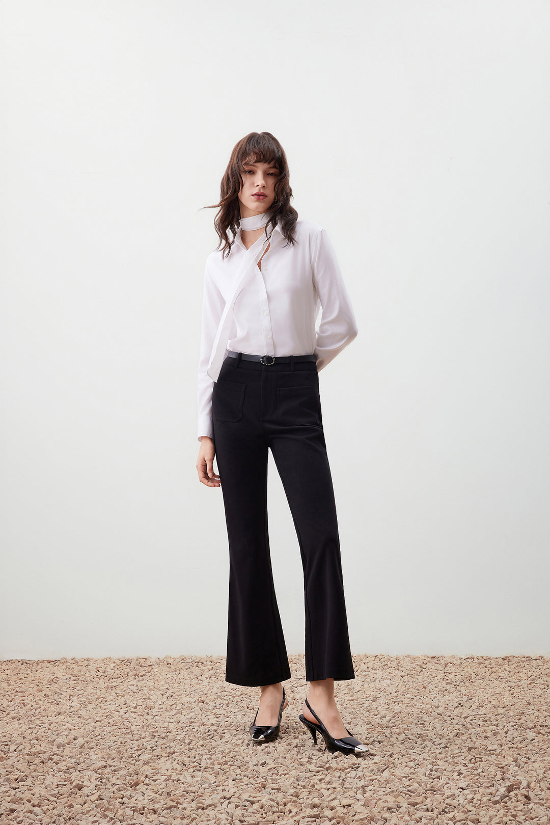 喇叭型剪裁休閒長褲(配腰帶)