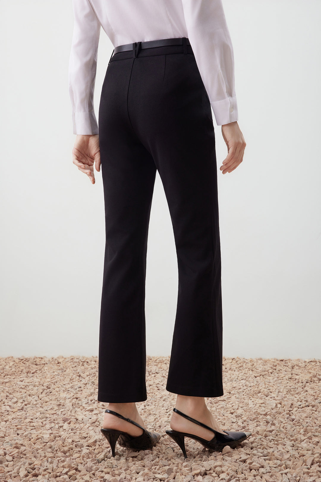 喇叭型剪裁休閒長褲(配腰帶)