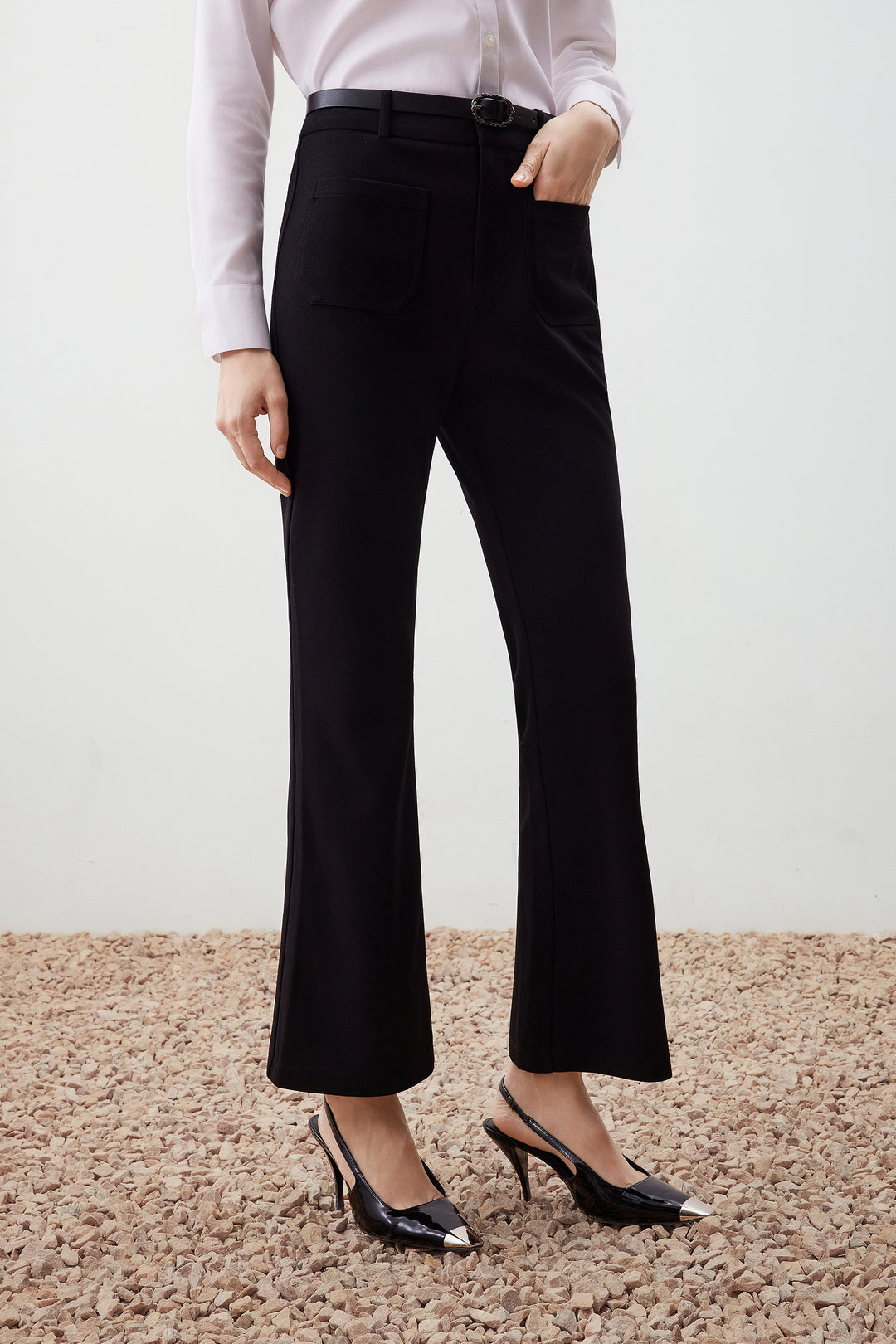 喇叭型剪裁休閒長褲(配腰帶)