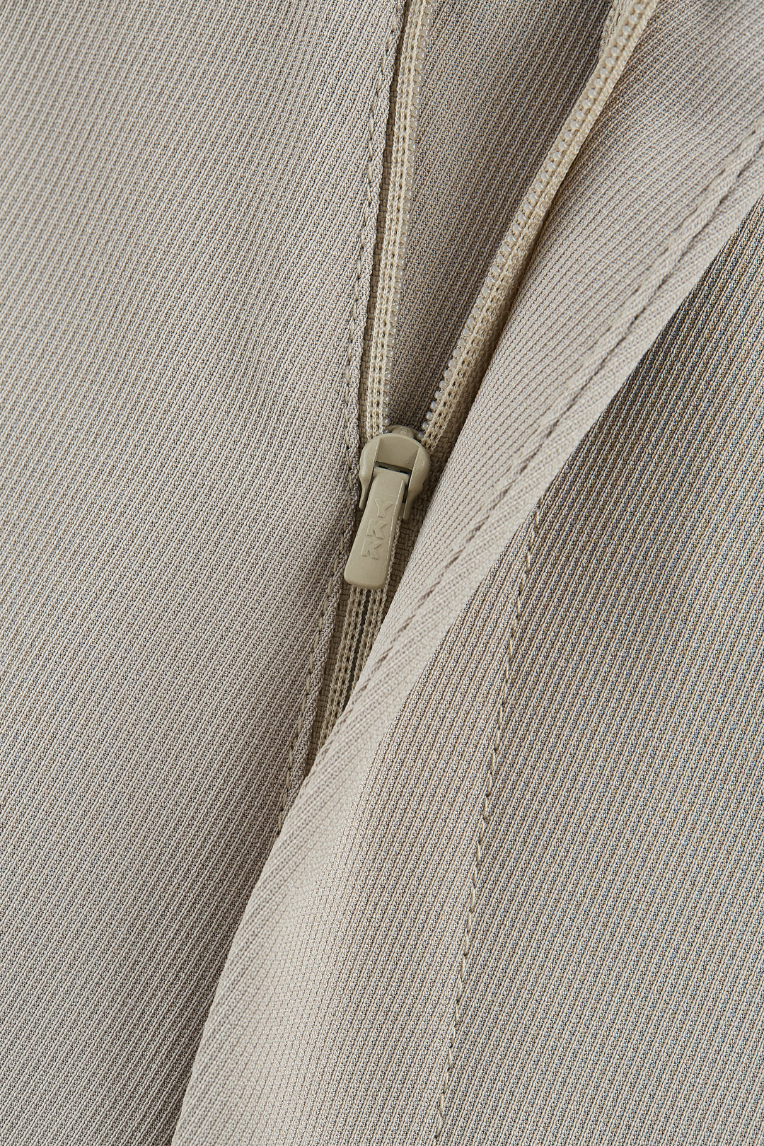 合身直腳剪裁休閒長褲