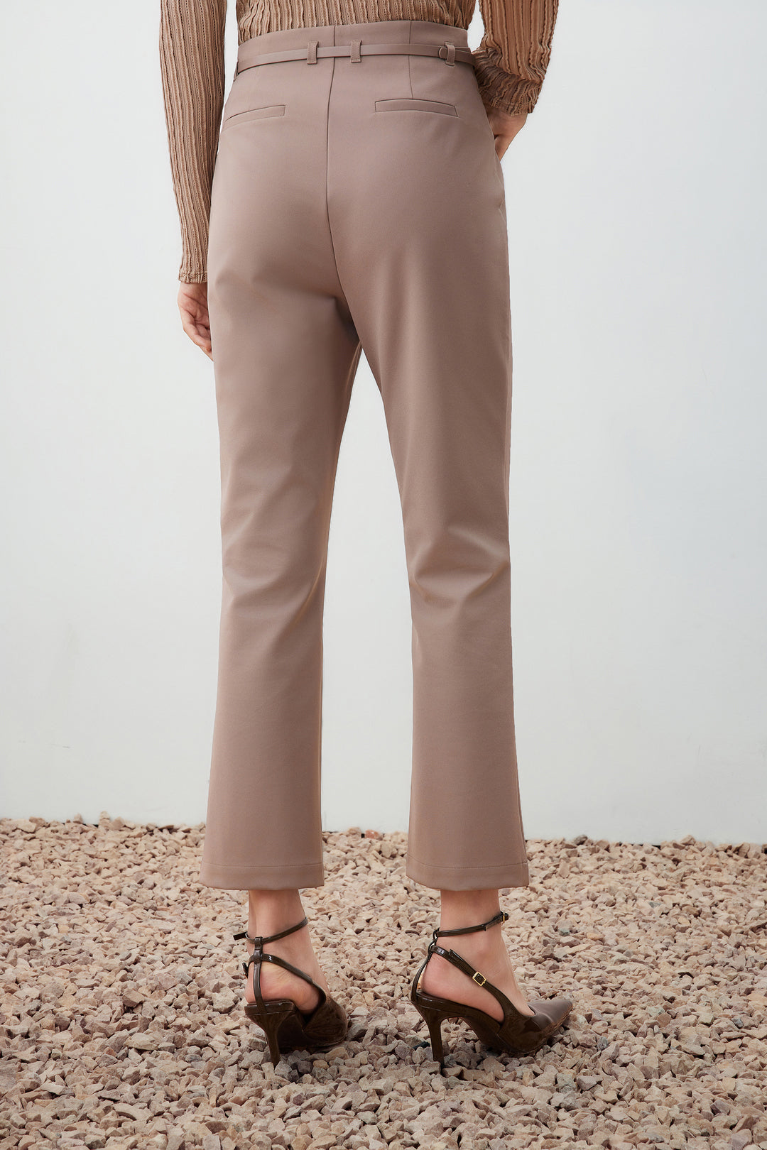 修身喇叭休閒長褲(配腰帶)