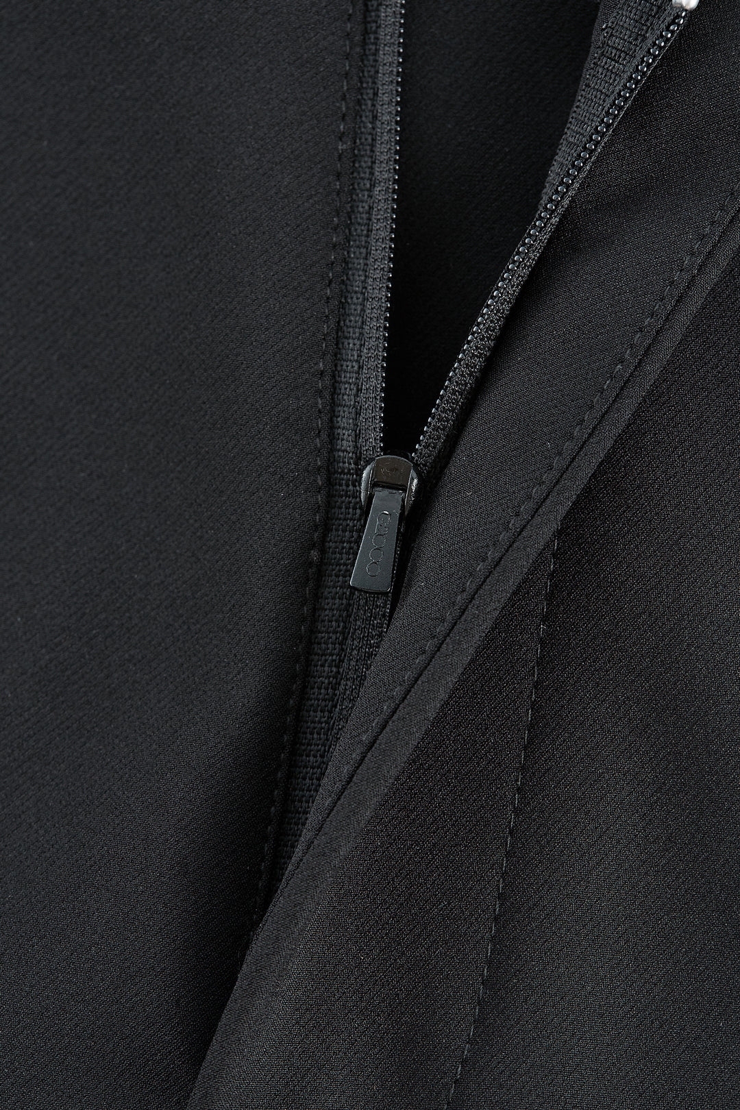 修身喇叭休閒長褲(配腰帶)