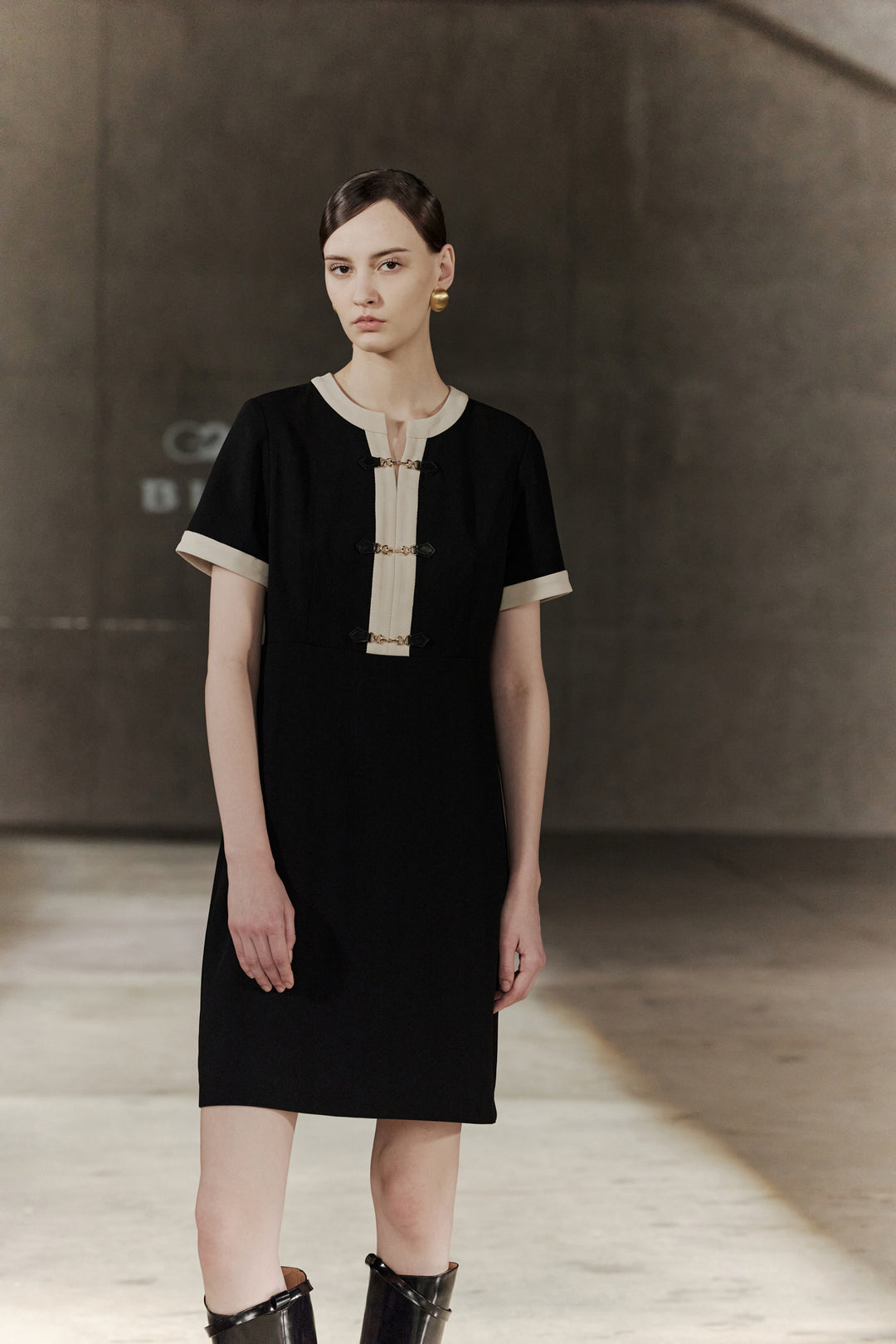 BLAACK WOMAN-blaack-round-neck-short-sleeve-dress-56937032-Black