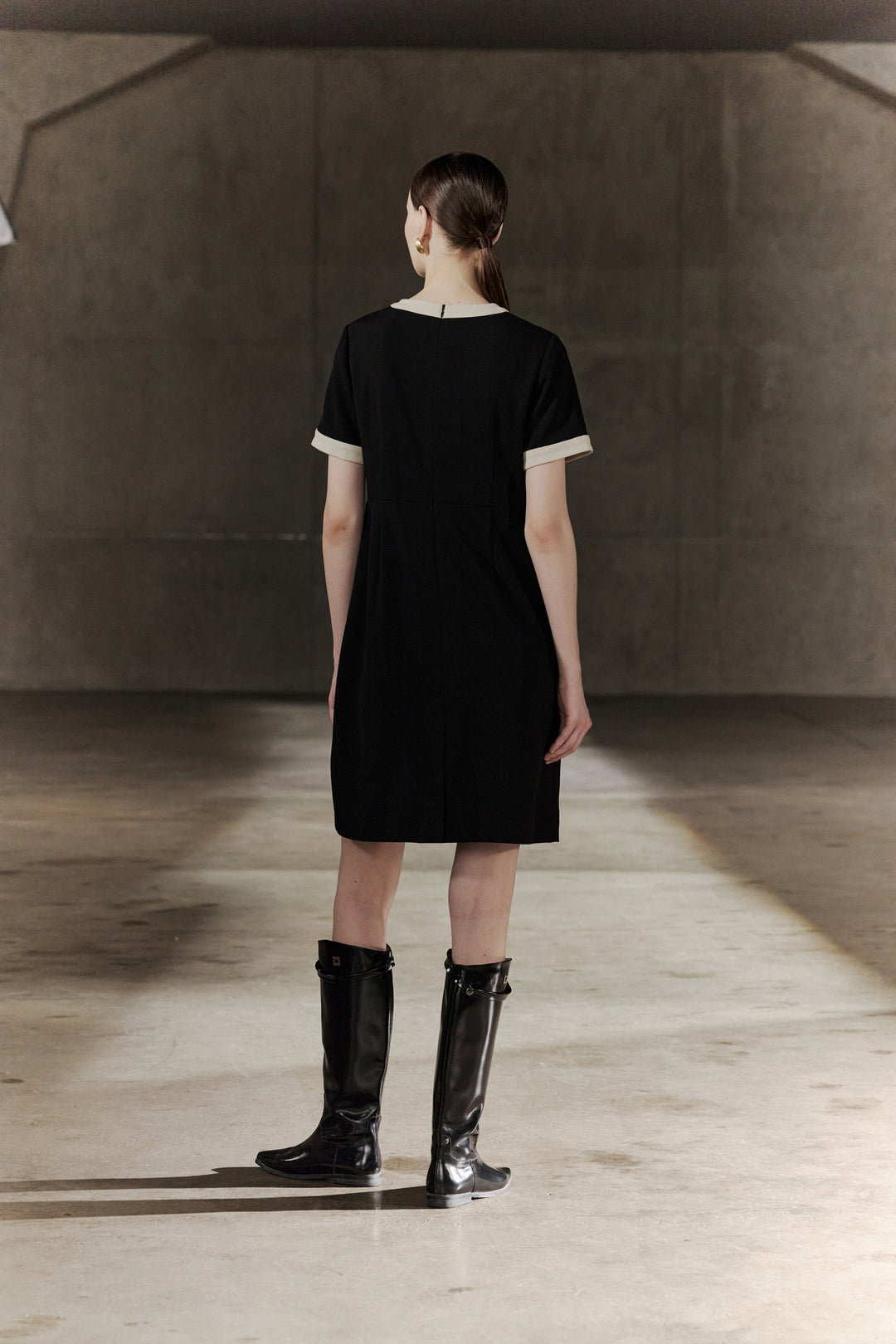 BLAACK | 圓領短袖連身裙