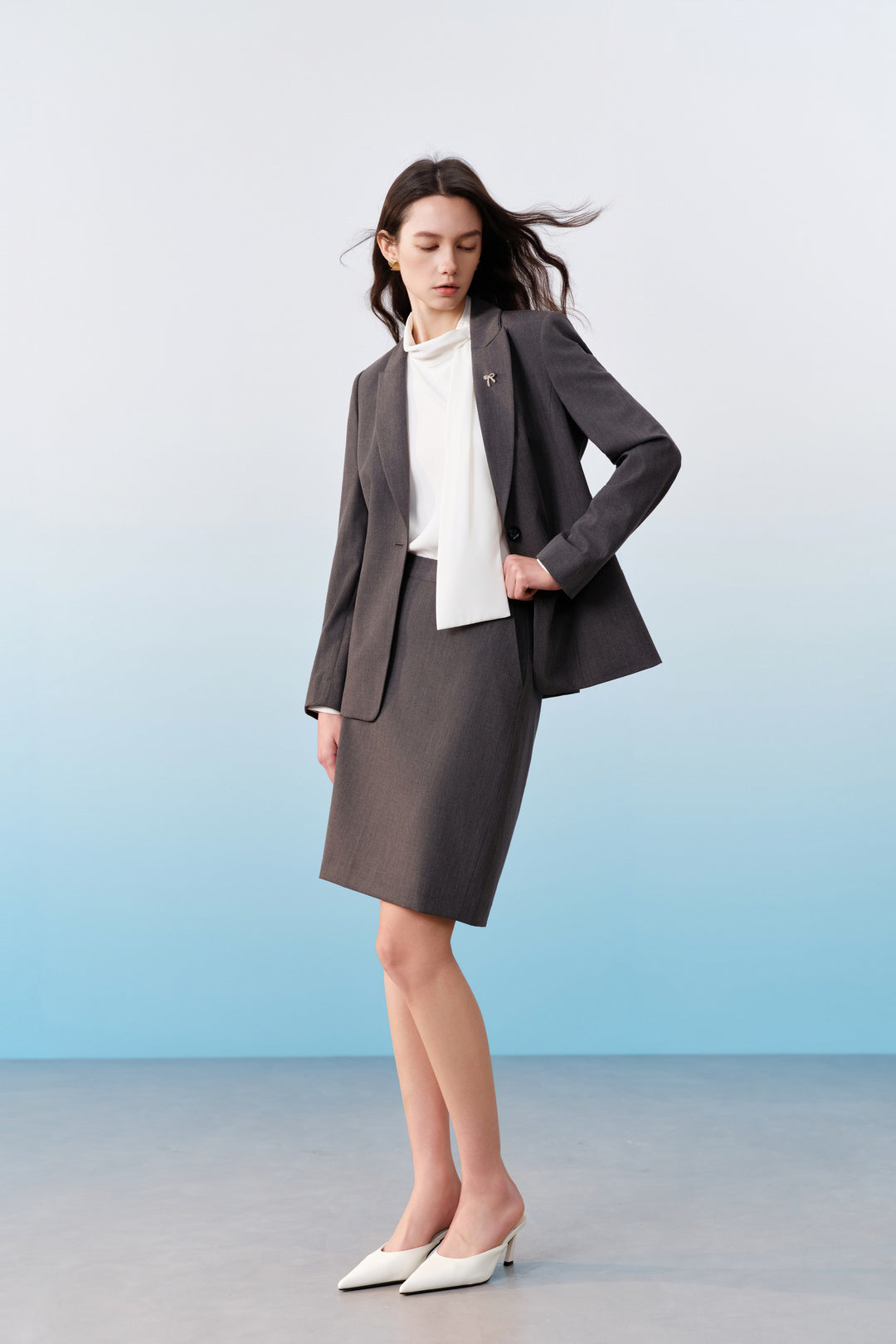 Cool Touch | Peak Lapel 劍領套裝西裝外套(配胸針)