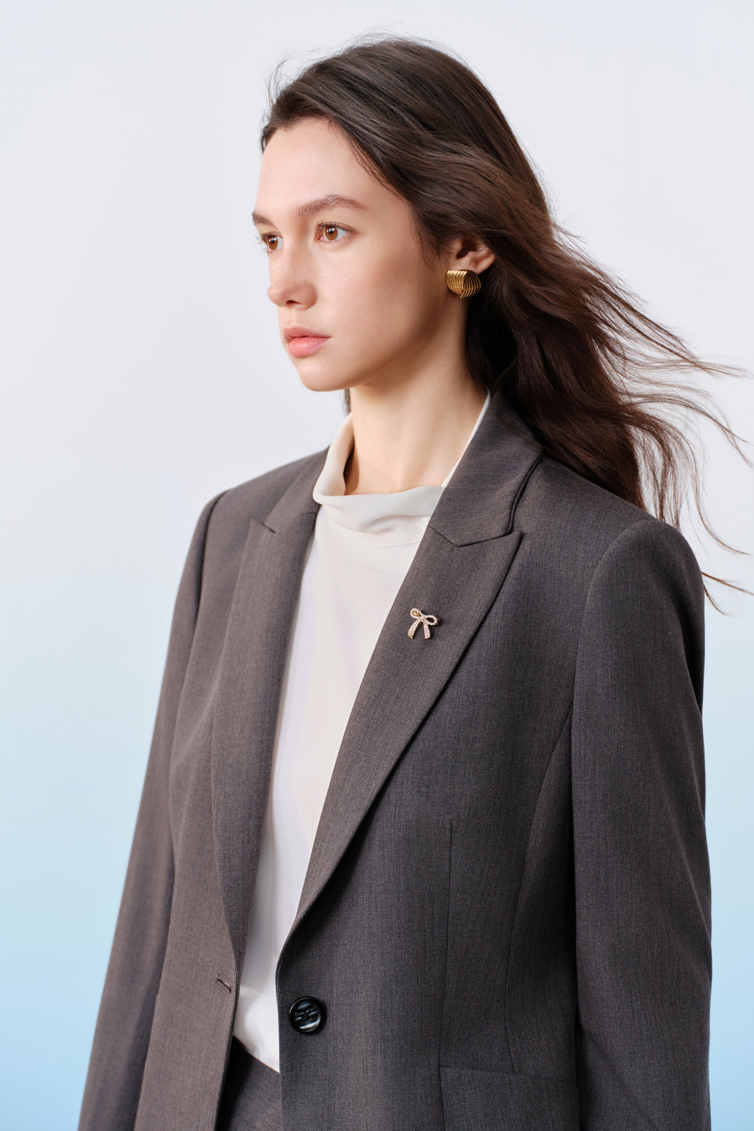 Cool Touch | Peak Lapel 劍領套裝西裝外套(配胸針)