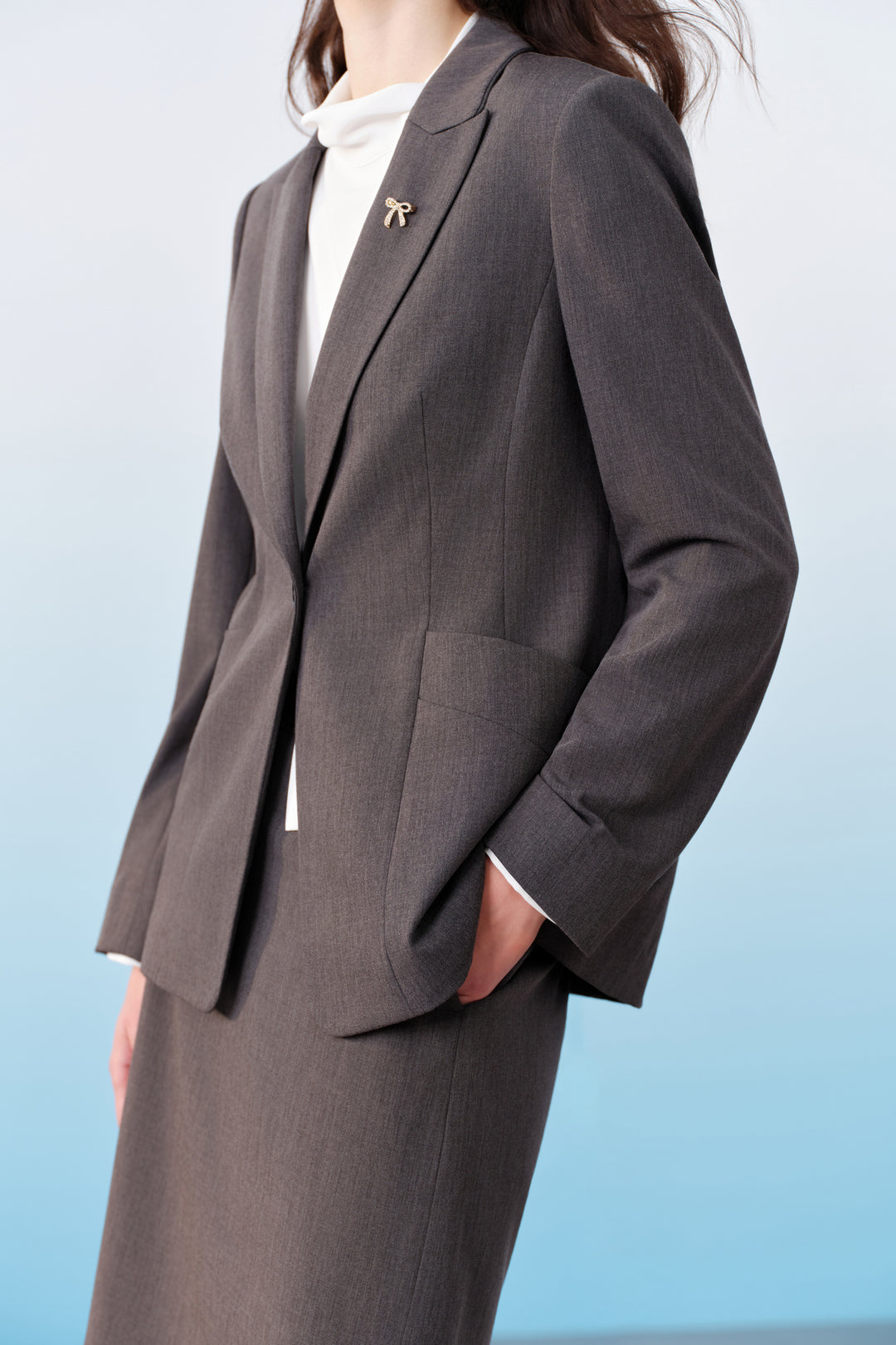 Cool Touch | Peak Lapel 劍領套裝西裝外套(配胸針)