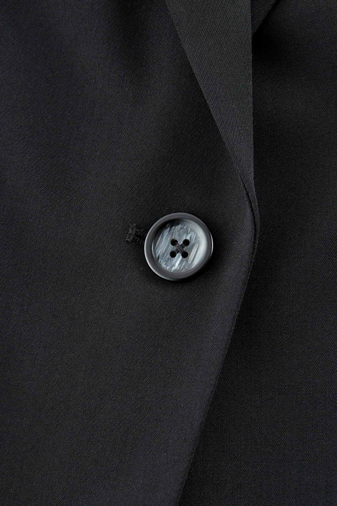 Cool Touch | Peak Lapel 劍領套裝西裝外套(配胸針)