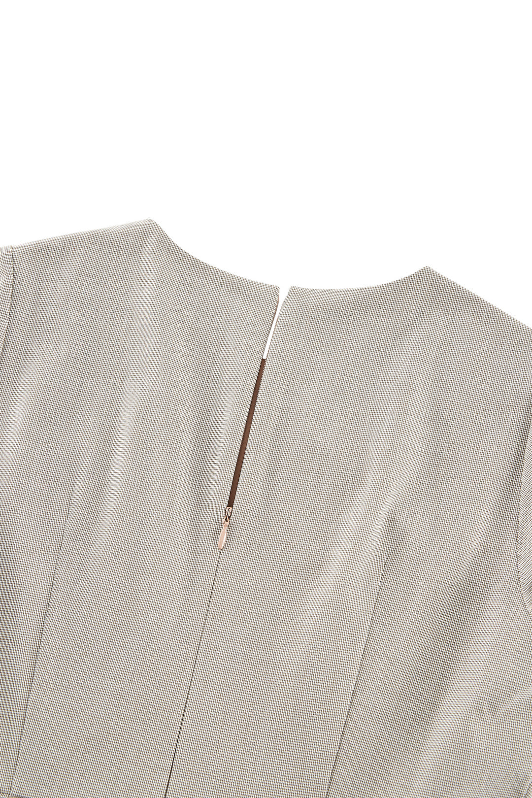 Round Neck 圓領連身裙(配同色流蘇細節腰帶)