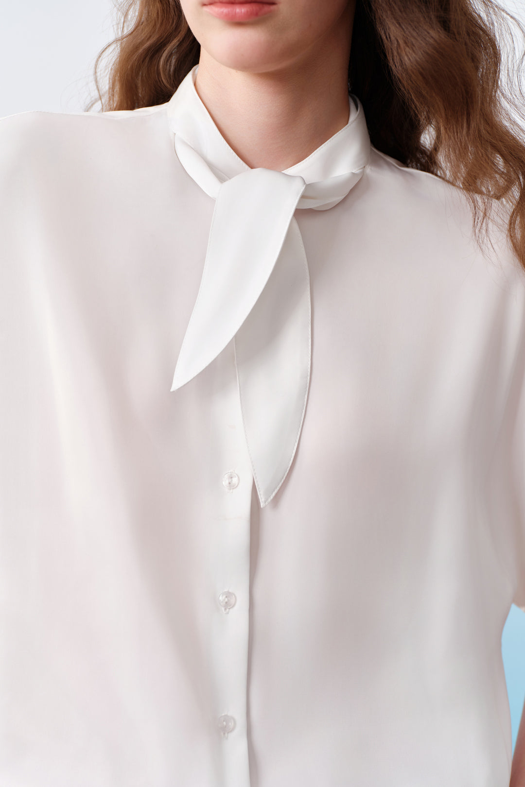 Stand Collar 企領襯衫(配可拆卸迷你圍巾)