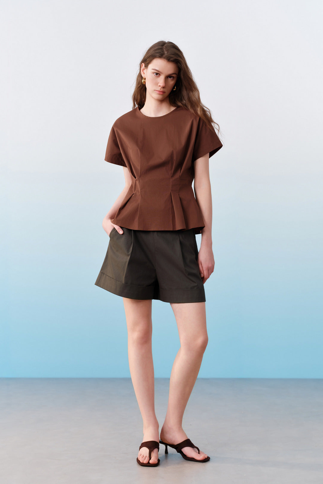 Round Neck 圓領襯衫(配腰部縫線細節)