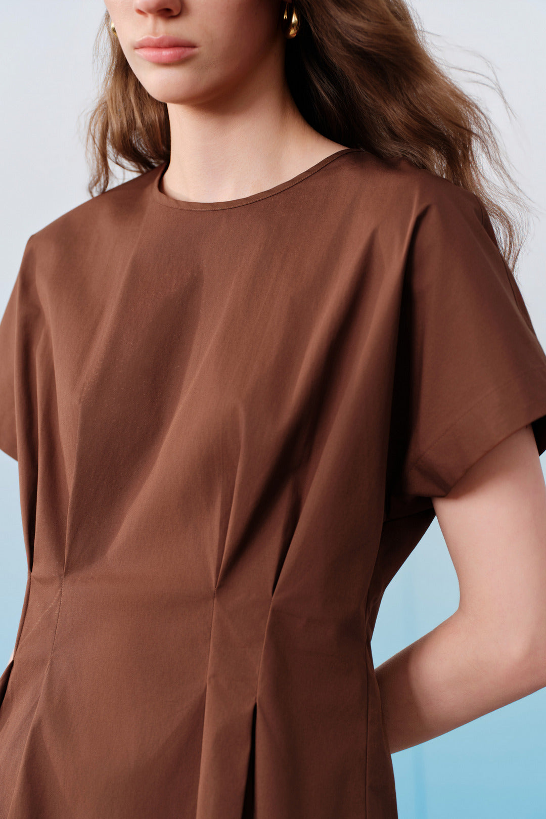 Round Neck 圓領襯衫(配腰部縫線細節)