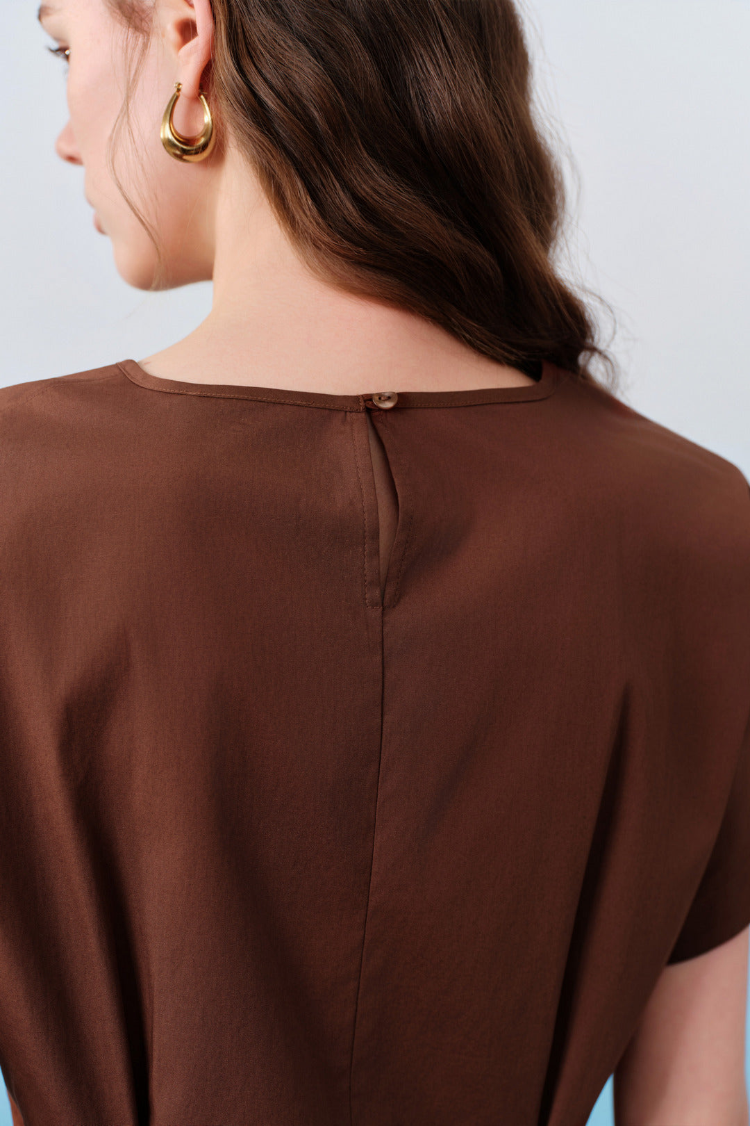 Round Neck 圓領襯衫(配腰部縫線細節)