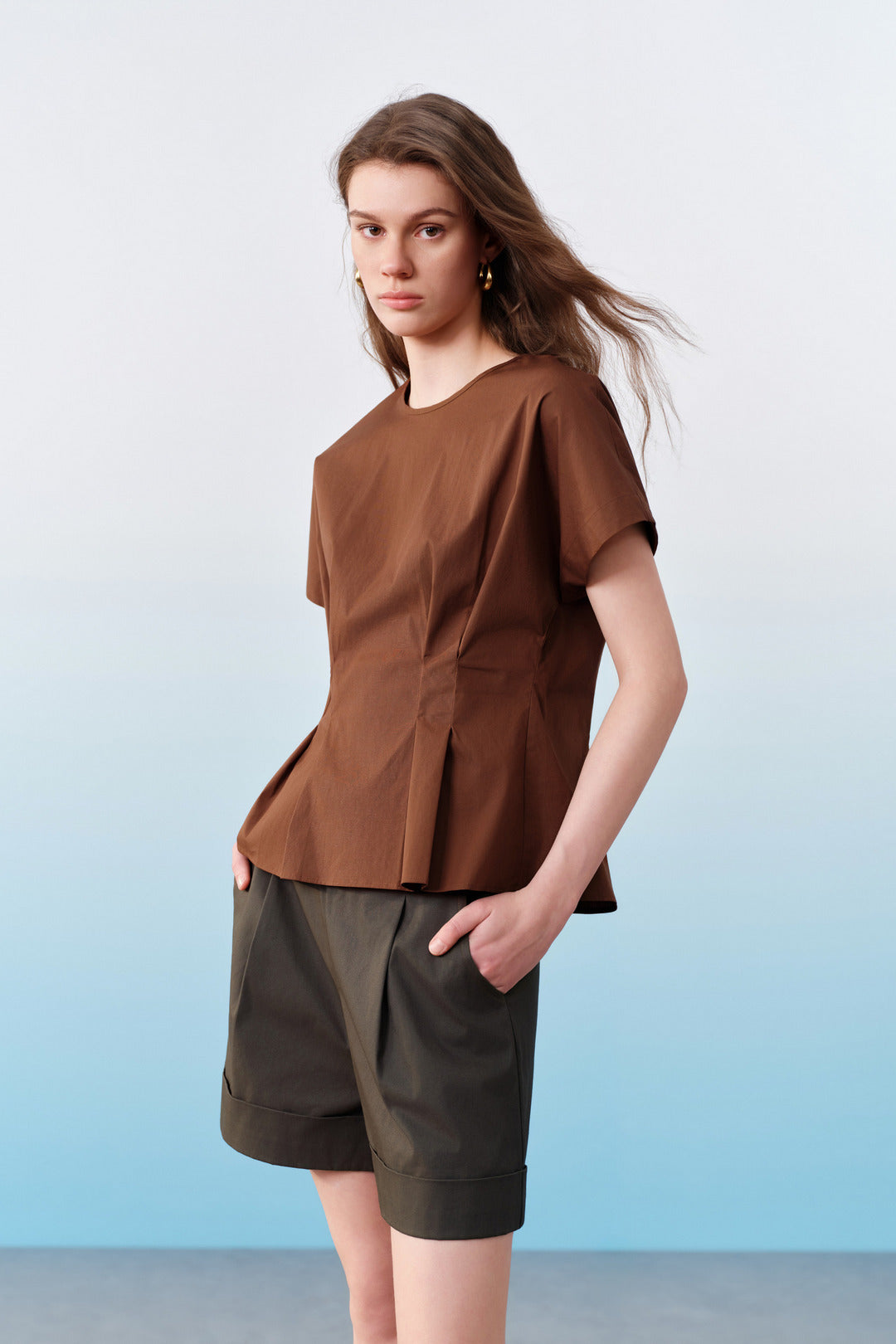 Round Neck 圓領襯衫(配腰部縫線細節)