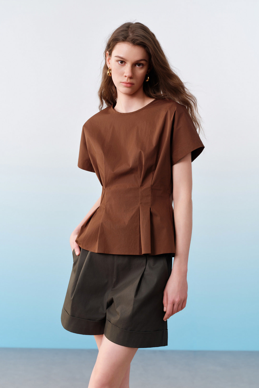 Round Neck 圓領襯衫(配腰部縫線細節)