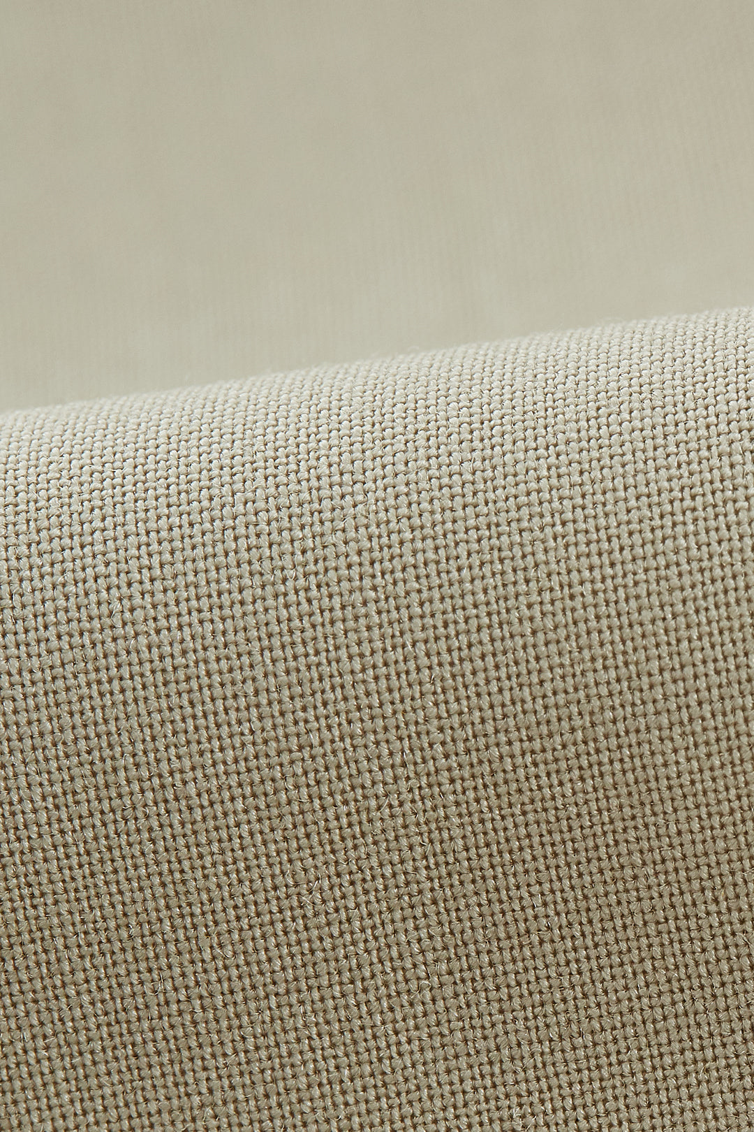 LUXURY | 100% Wool | Lapel With Metal Studs And Self Fabric Looping 金屬鉚釘和自布環的翻領獨立西裝外套(配墊肩)