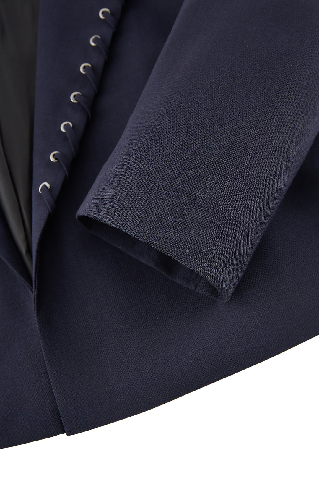 LUXURY | 100% Wool | Lapel With Metal Studs And Self Fabric Looping 金屬鉚釘和自布環的翻領獨立西裝外套(配墊肩)