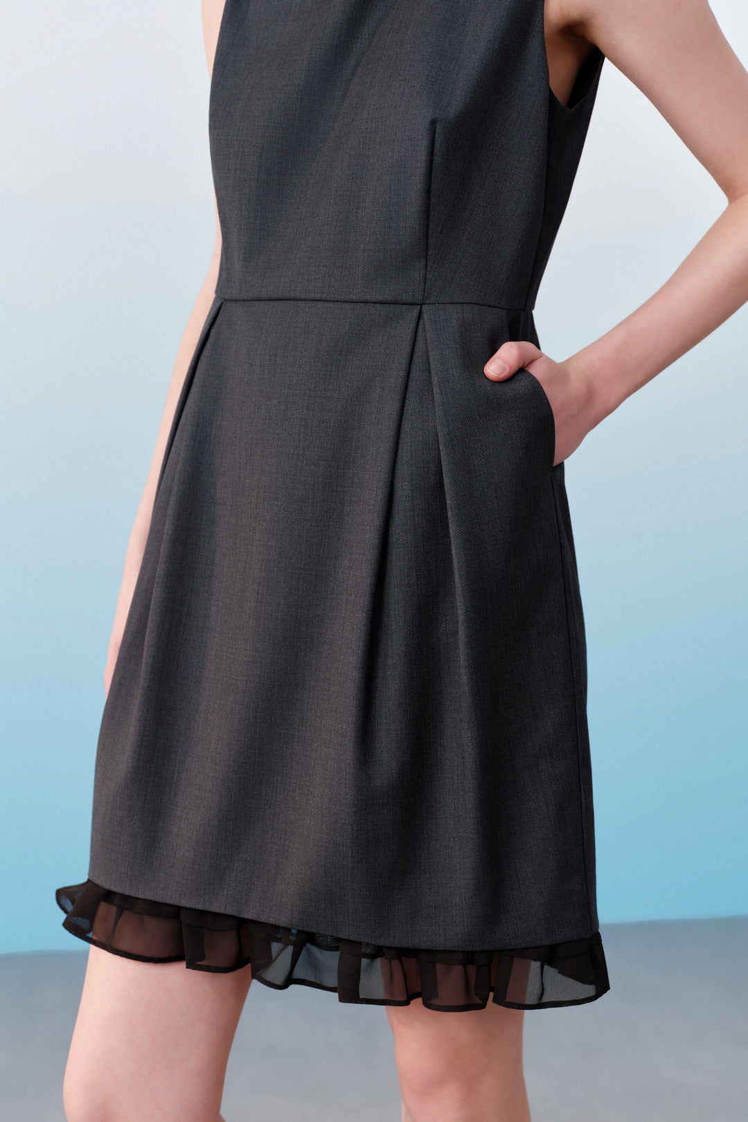 BLAACK | Wool Blend | Round Neck 圓領連身裙(配寬鬆腰圍設計及前幅配箱褶)