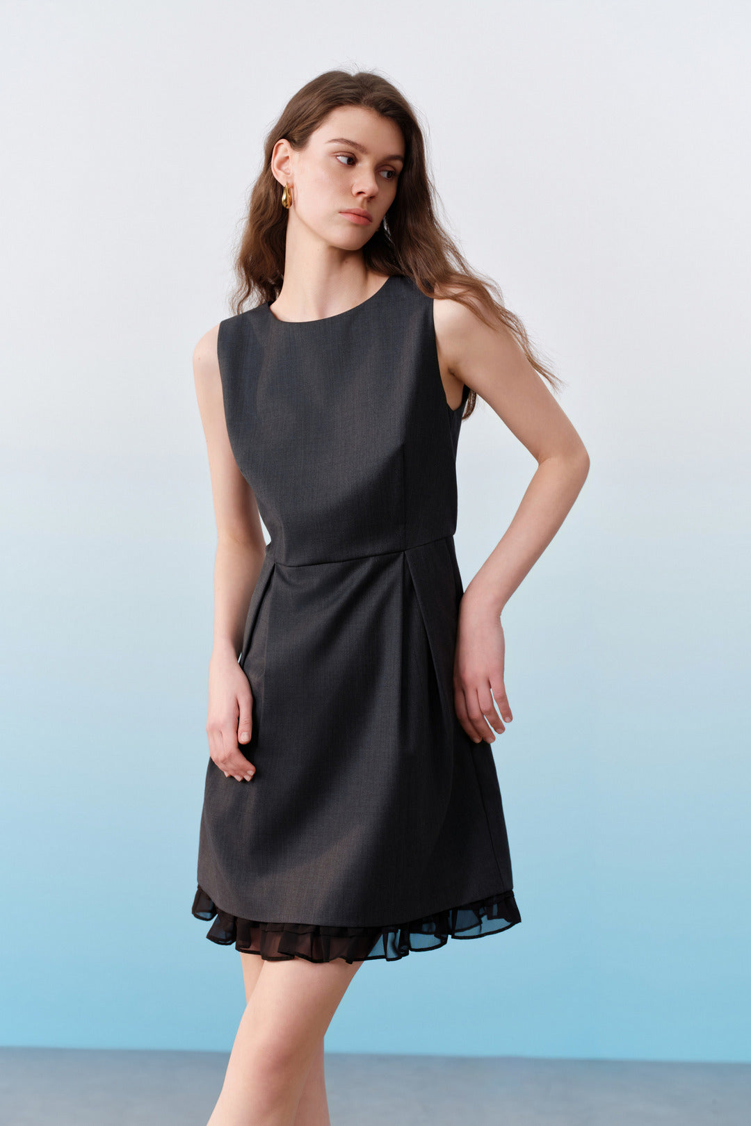 BLAACK | Wool Blend | Round Neck 圓領連身裙(配寬鬆腰圍設計及前幅配箱褶)