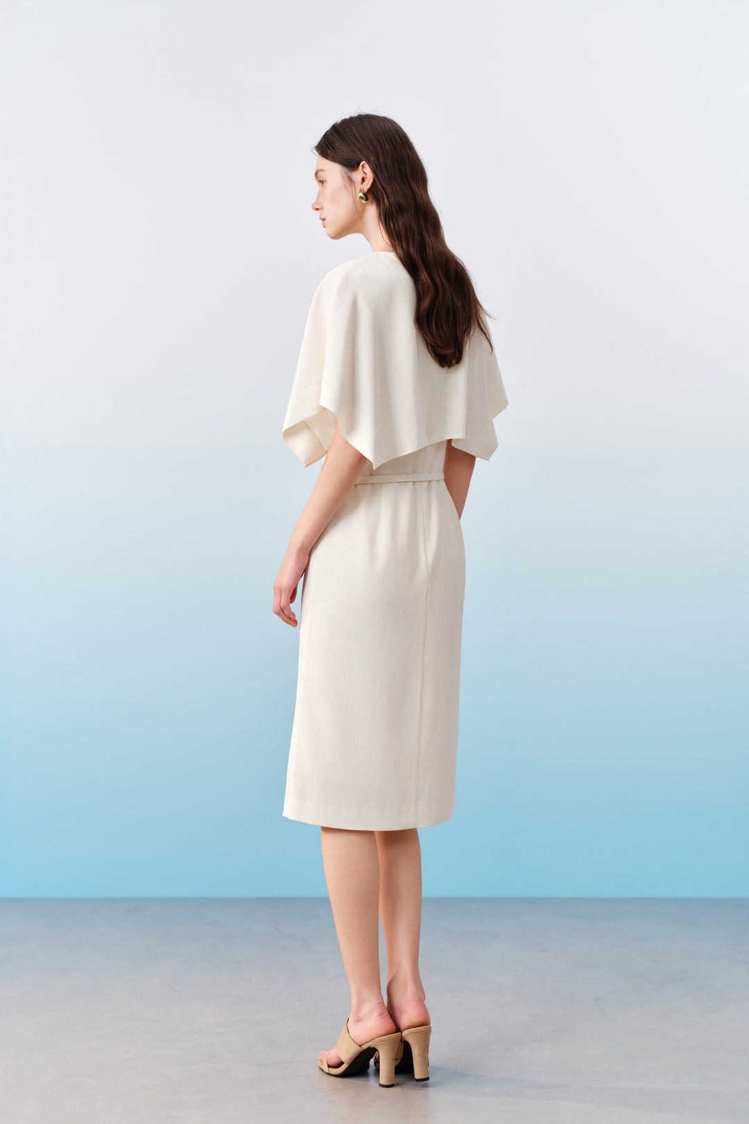 BLAACK | Round Neck 圓領連身裙(配同色金屬鏈流蘇細節腰帶)