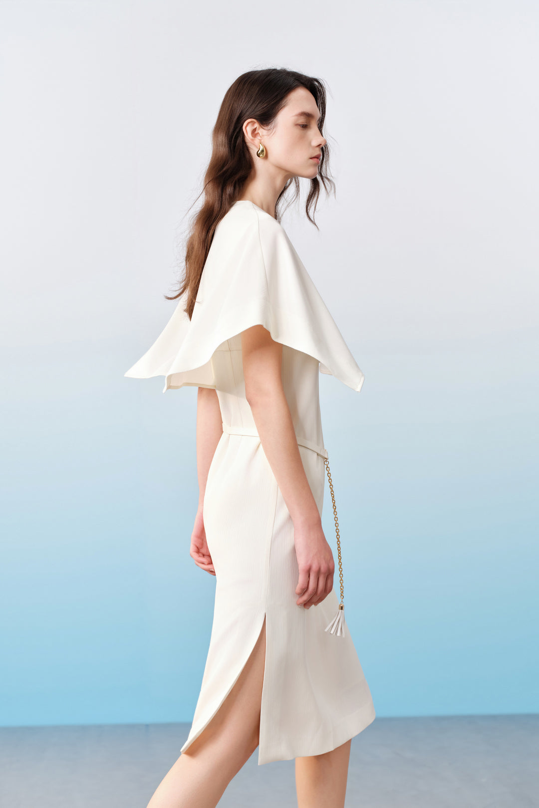 BLAACK | Round Neck 圓領連身裙(配同色金屬鏈流蘇細節腰帶)