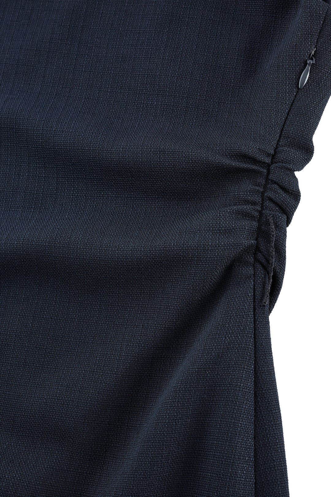 BLAACK | Asymmetrical Neckline 不對稱領口連身裙(配寬版扣環撞色腰帶)