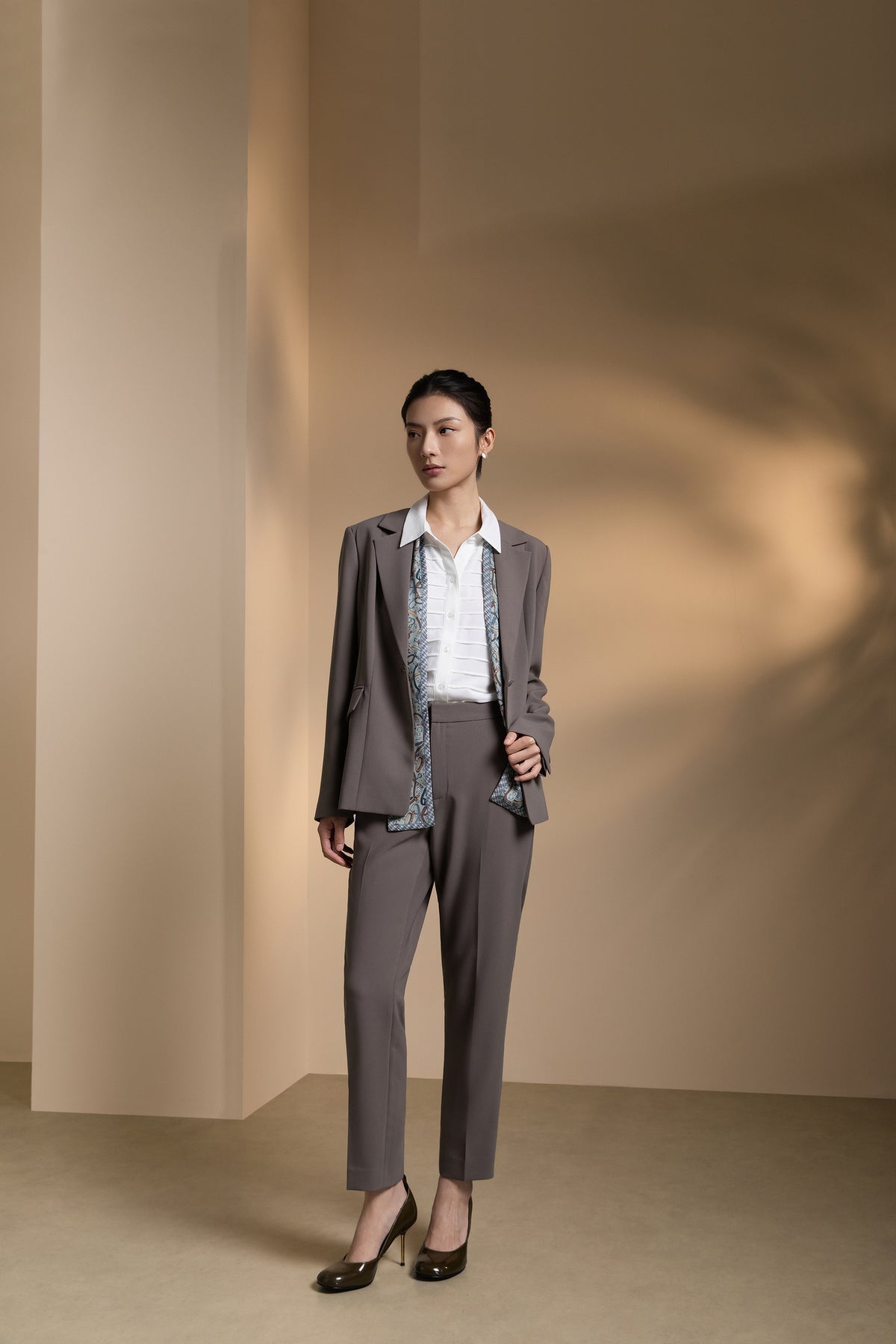 G2000 WOMAN-multi-way-stretch-crepe-suit-blazer-(with-detachable-scarf)-66211010-Beige