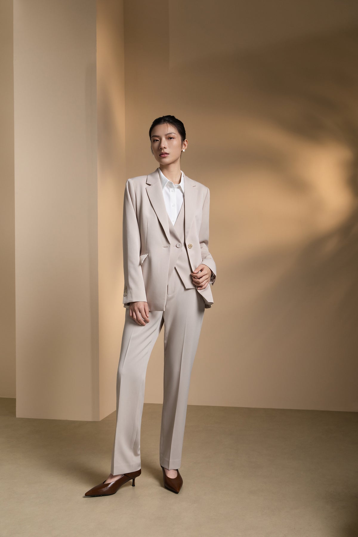 G2000 WOMAN-dobby-notch-lapel-suit-blazer-(with-detachable-inner-placket)-66211070-Beige