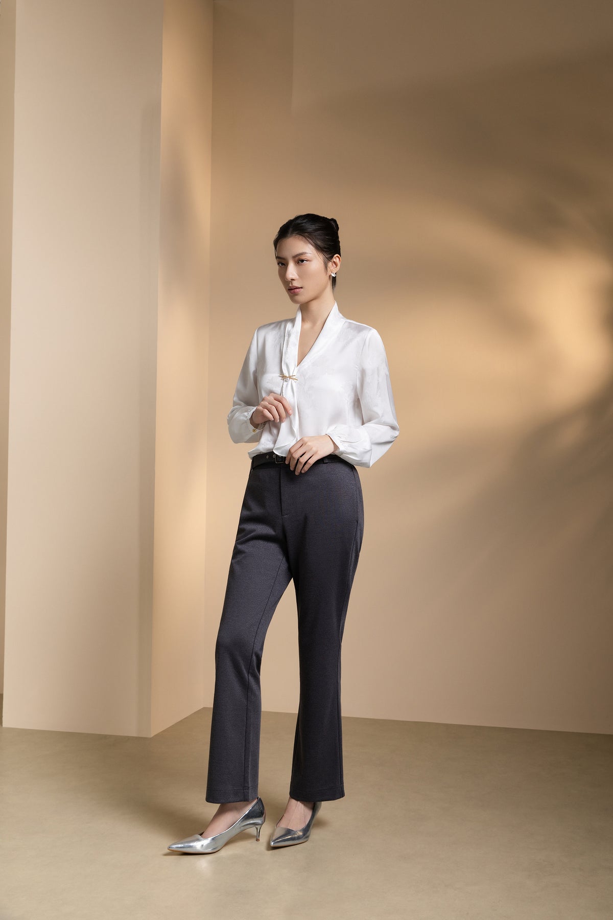 G2000 WOMAN-jacquard-stand-collar-blouse-(with-detachable-brooch)-66241071-White
