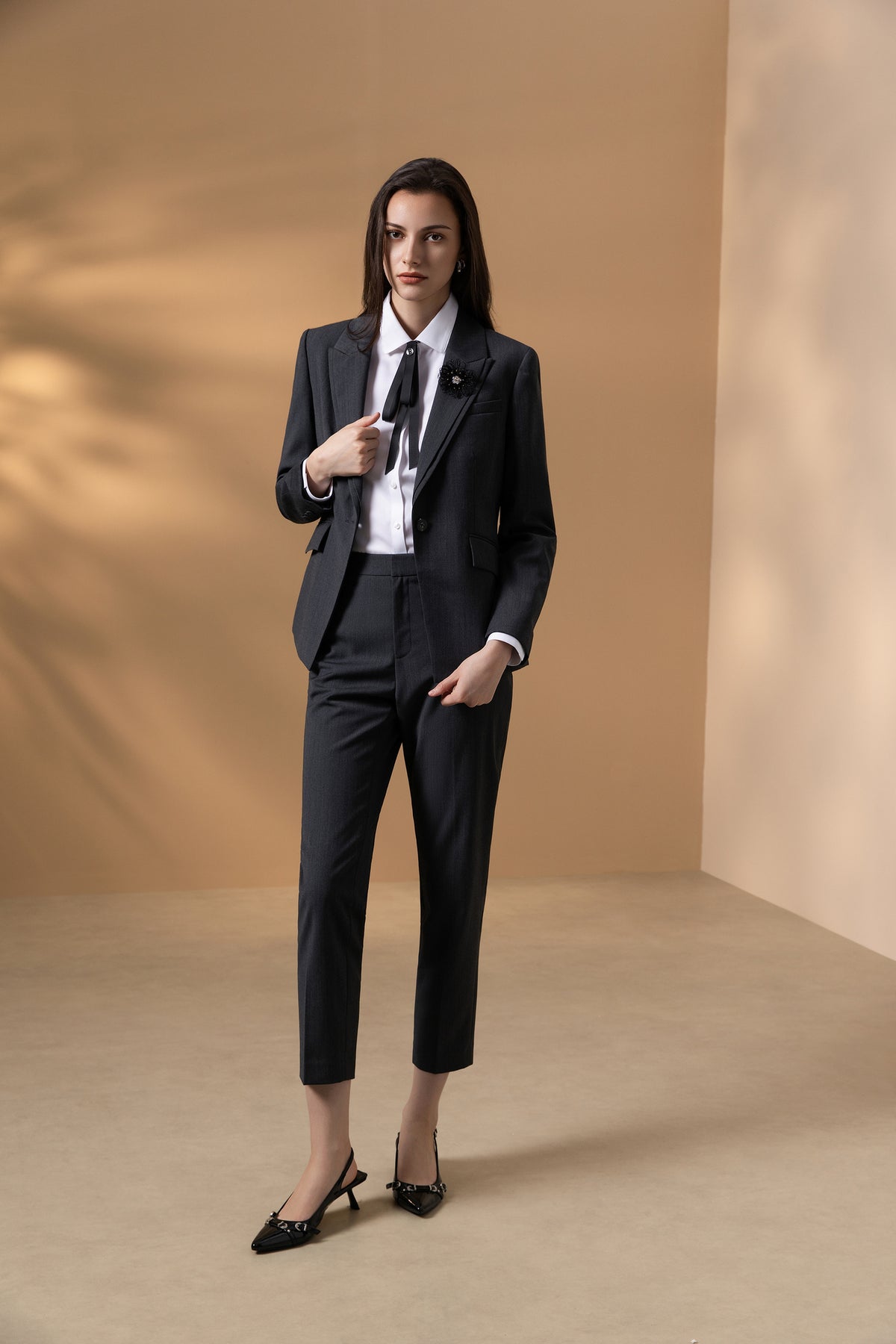 BLAACK WOMAN-blaack-wool-blend-twill-suit-blazer-(with-detachable-brooch)-66914000-Grey