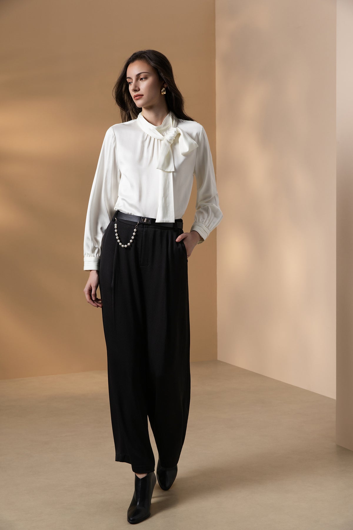 BLAACK WOMAN-blaack-satin-stand-collar-blouse-(with-detachable-tie)-66942041-White